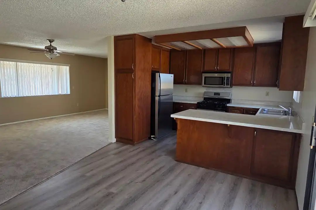 470 8th St – photo 1