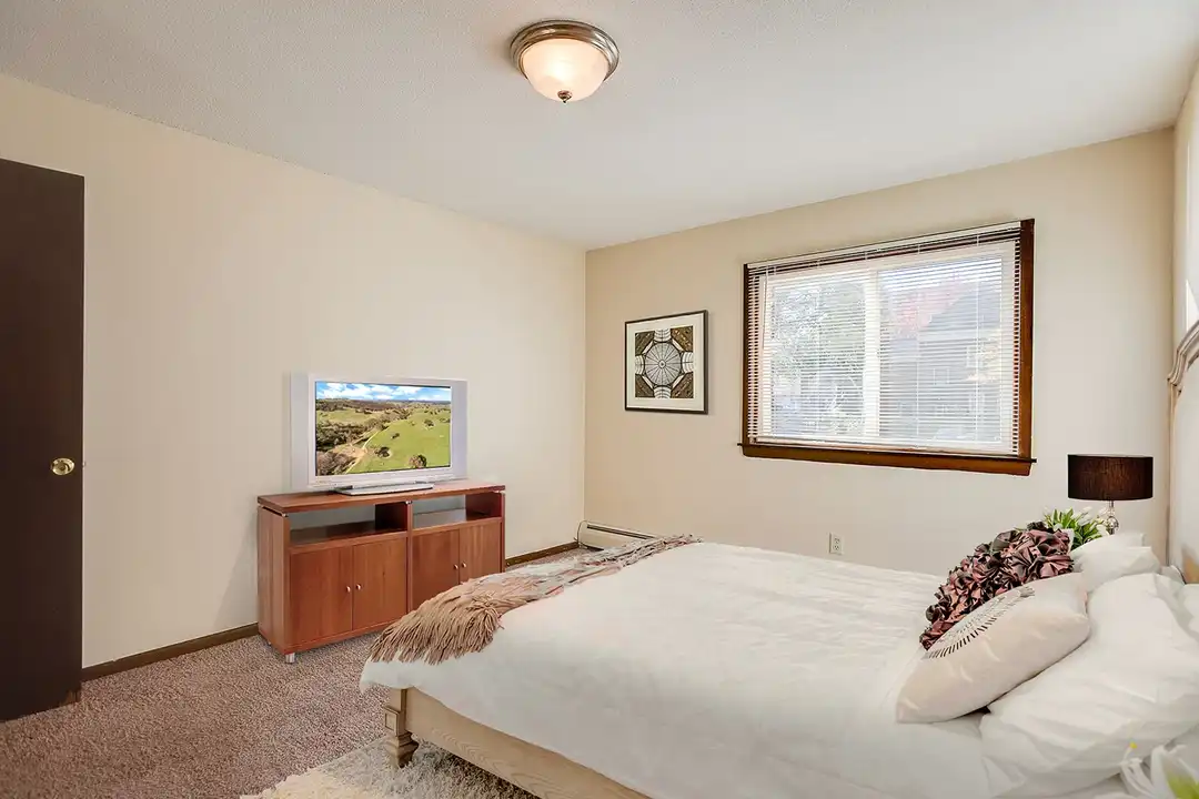 2017 Pillsbury Apartments – pohled 3