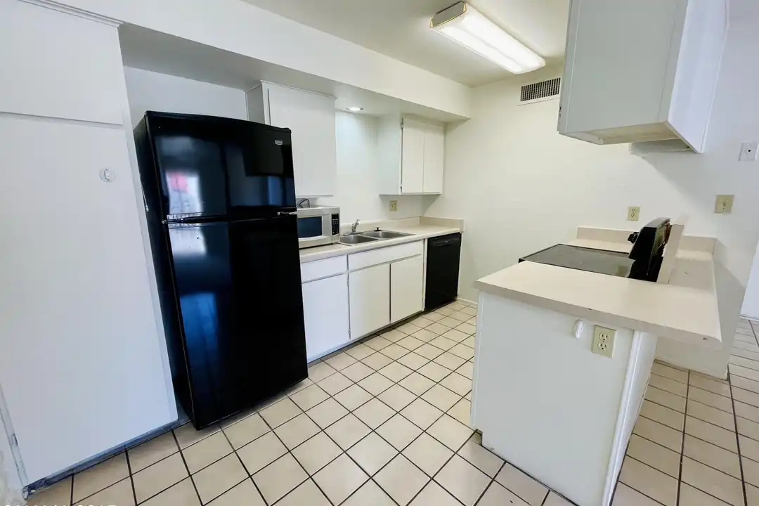 3216 N Cherry Ave - View 2