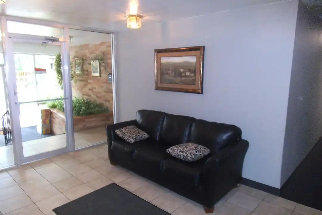 Sherlock Tower Apartments – photo 1