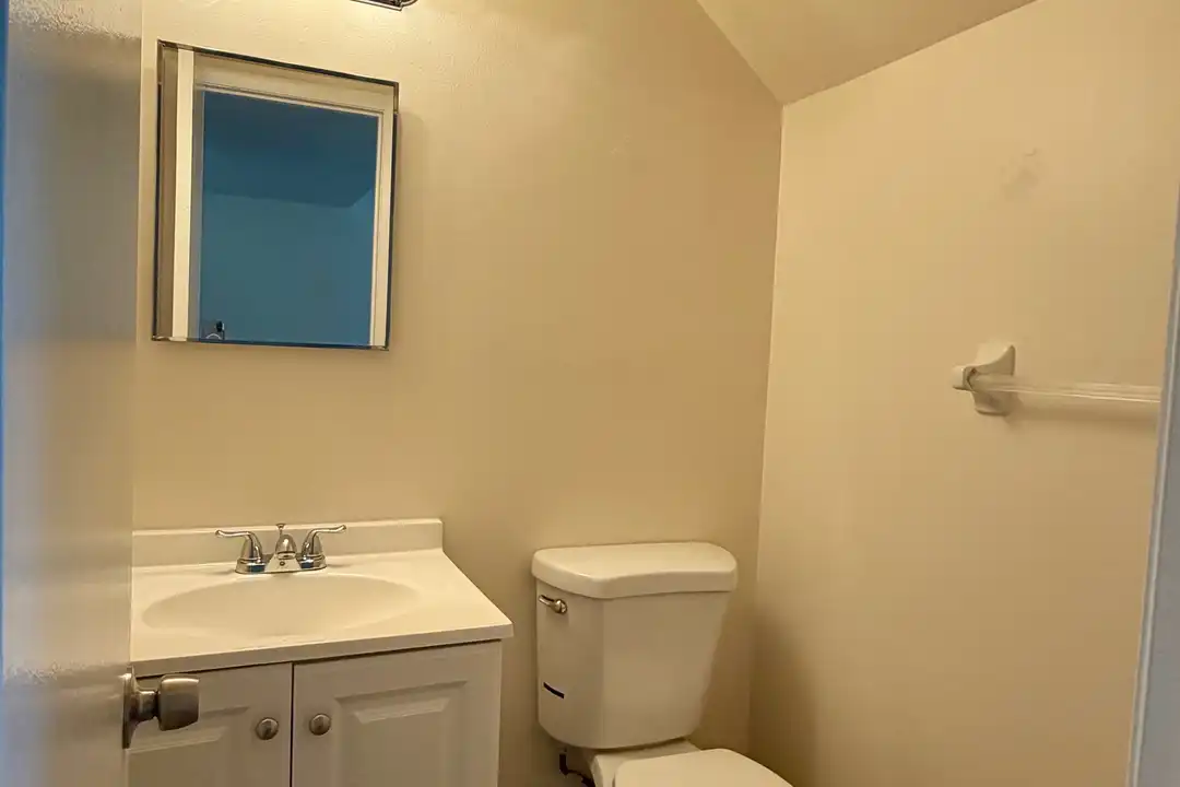 664 SW 35th St unit 3 - More