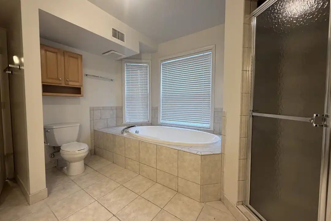 515 W Franklin St unit 4-0201 - View 4