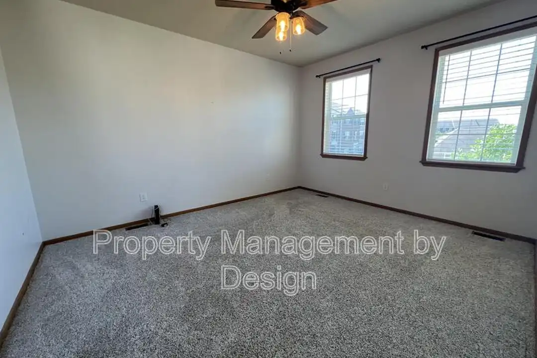 1005 NE Kamies Ln unit 1 - View 2