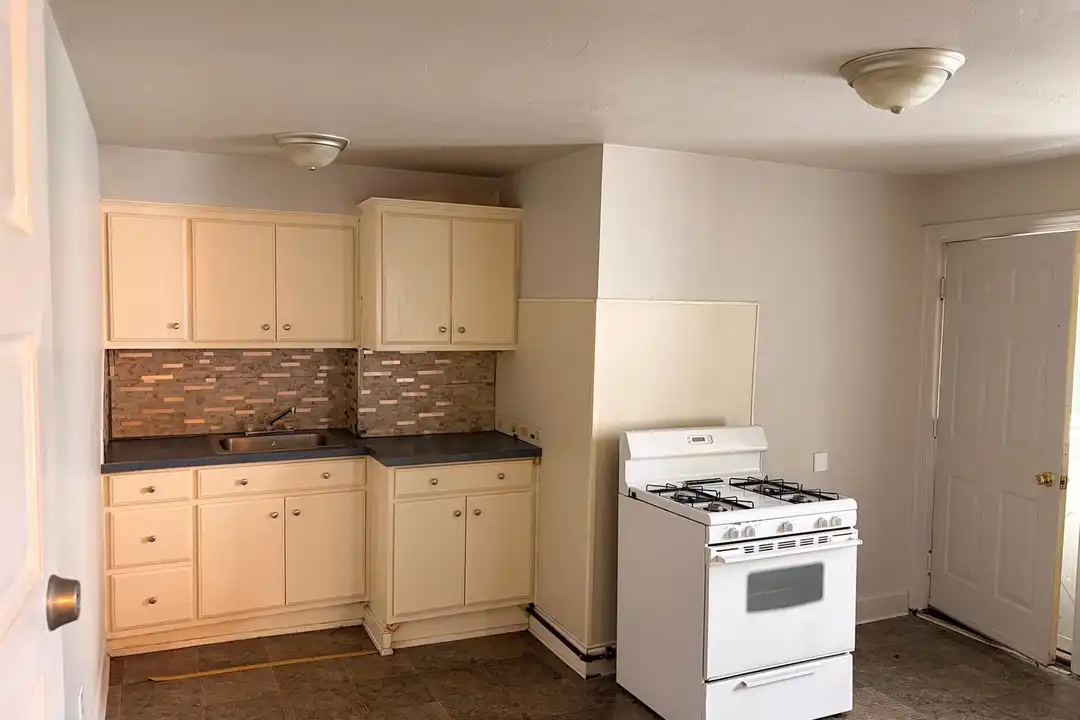 424 Smith St unit SECOND FLOOR – photo 1