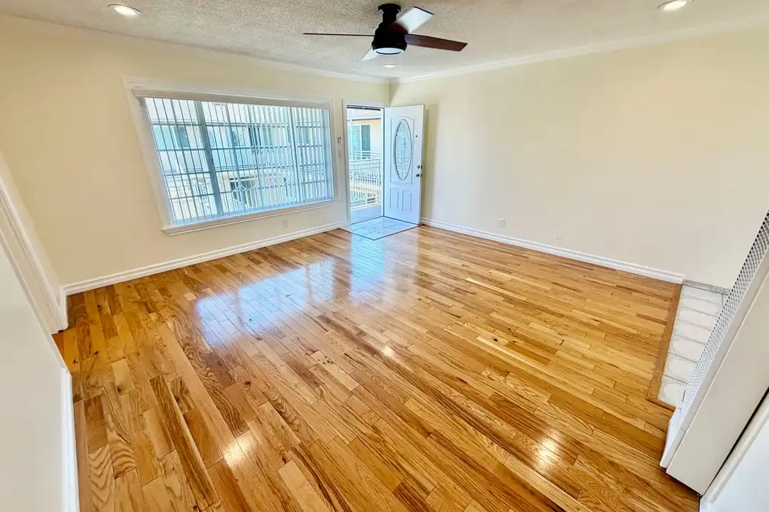 2125 W 157th St unit 10 - View 2