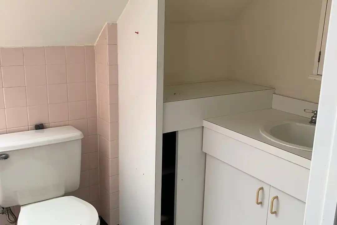 156 Beach St unit Floor 2 - More