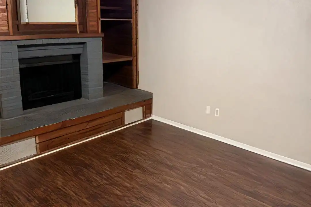 1005 Fairfax Ct - View 4