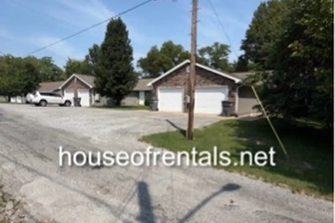 906 Pear St unit D – photo 1 of 8
