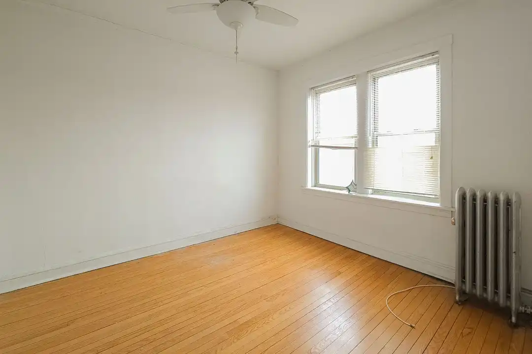 4501-09 N. Greenview - View 2