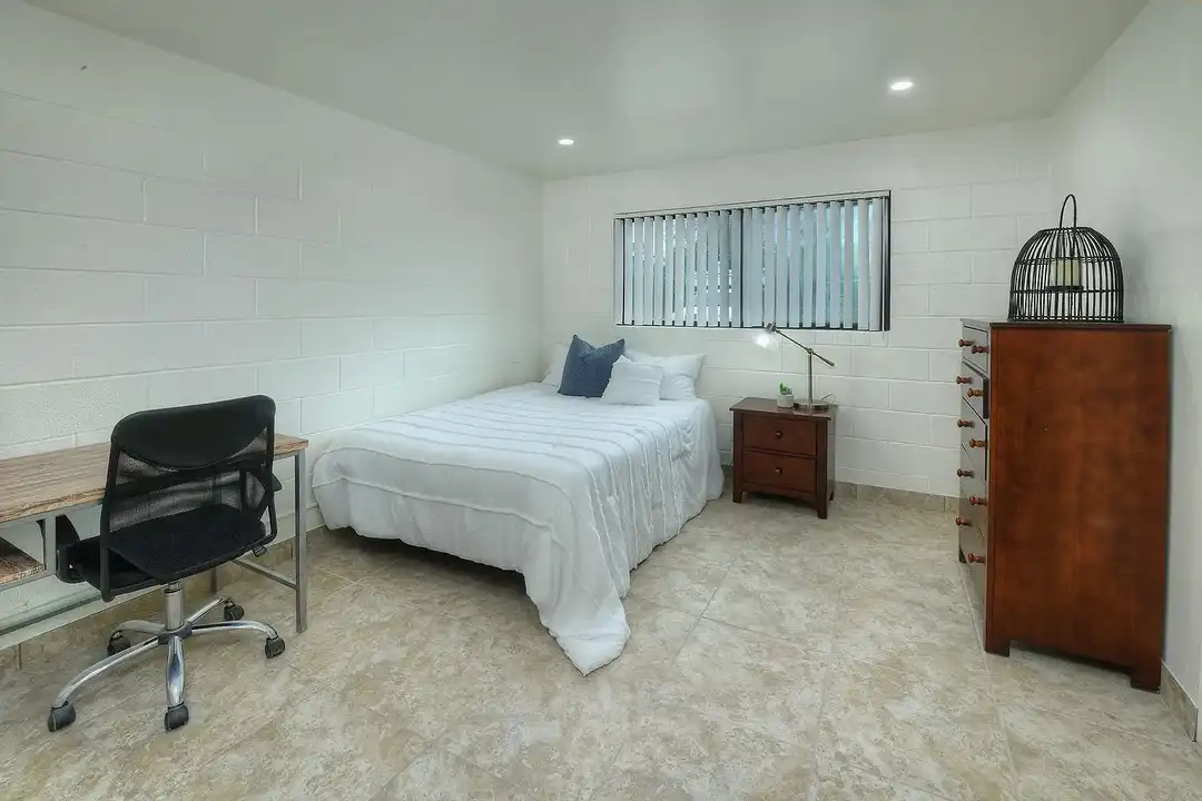 University Fremont Apartments – photo 1