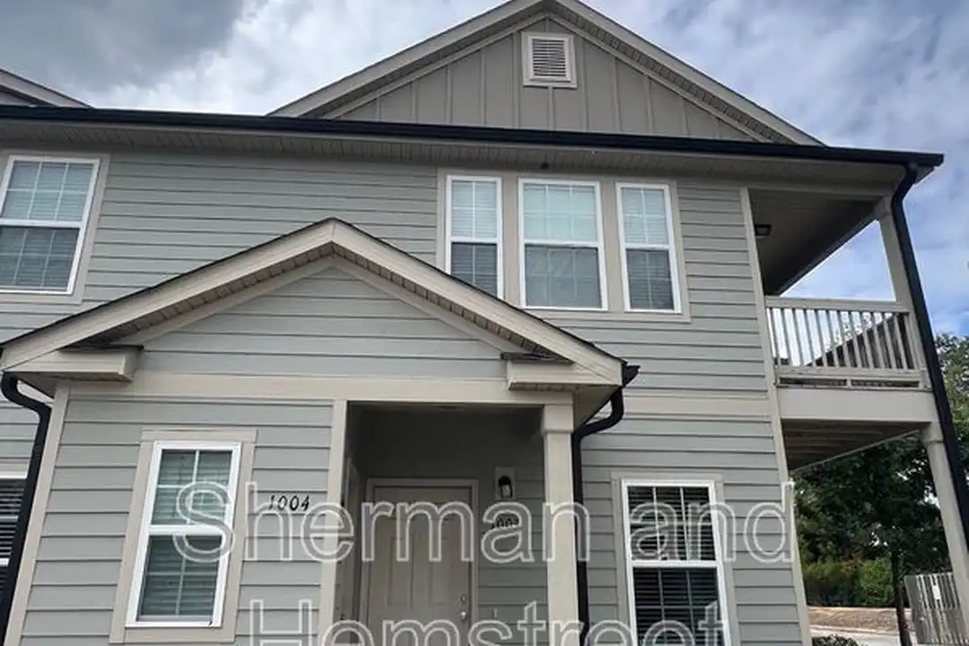 803 Joiner Cir unit 803 – photo 1 of 14