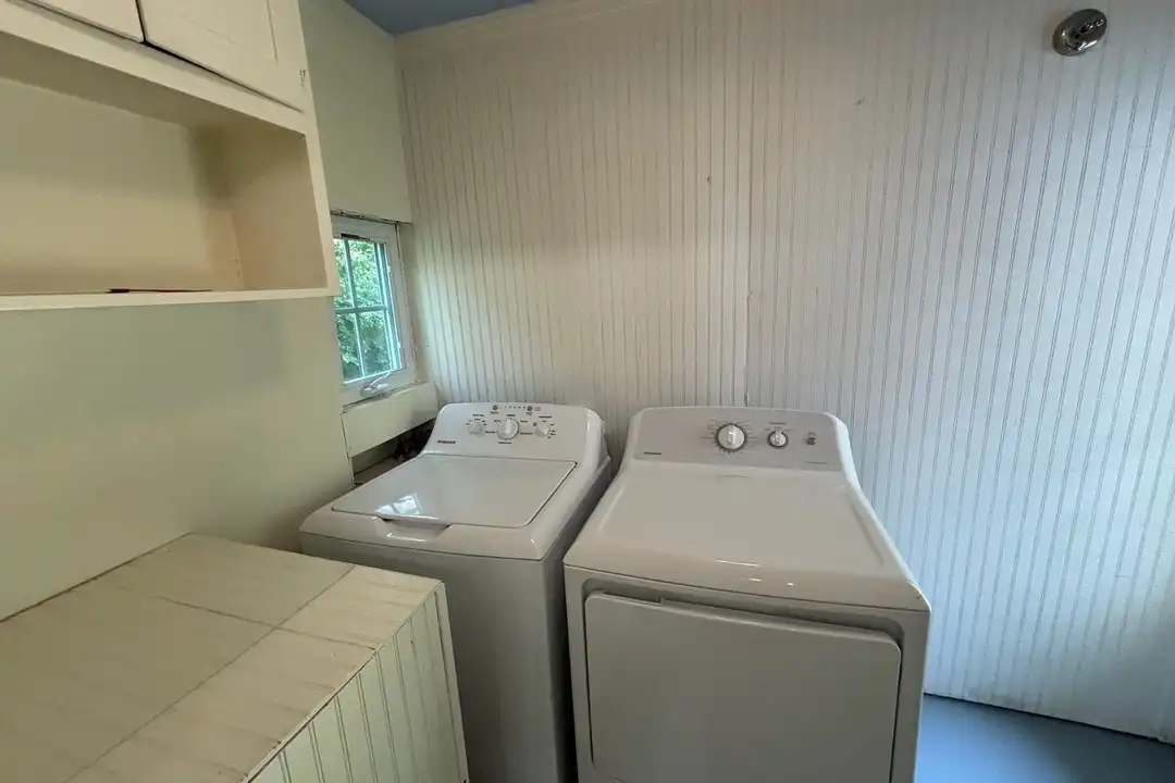 915 Brandon Ave - View 5