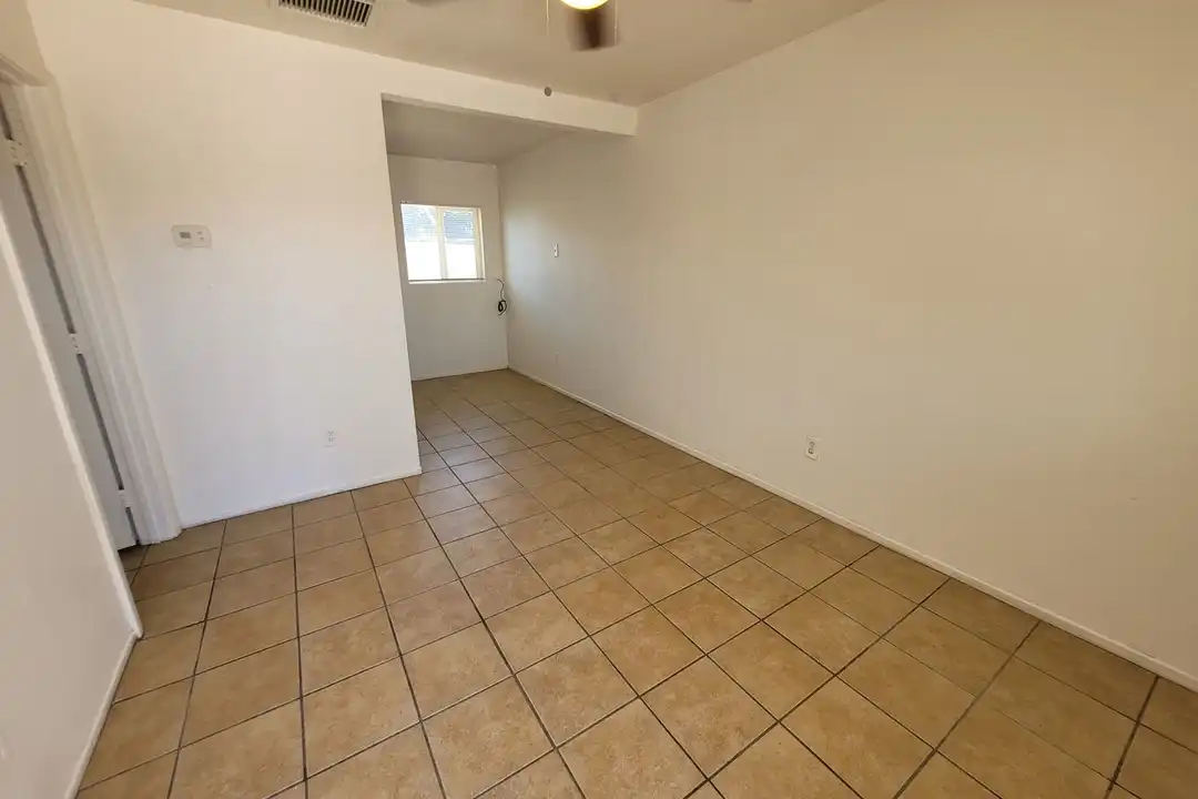 2430 S 5th Ave unit 04 – photo 1