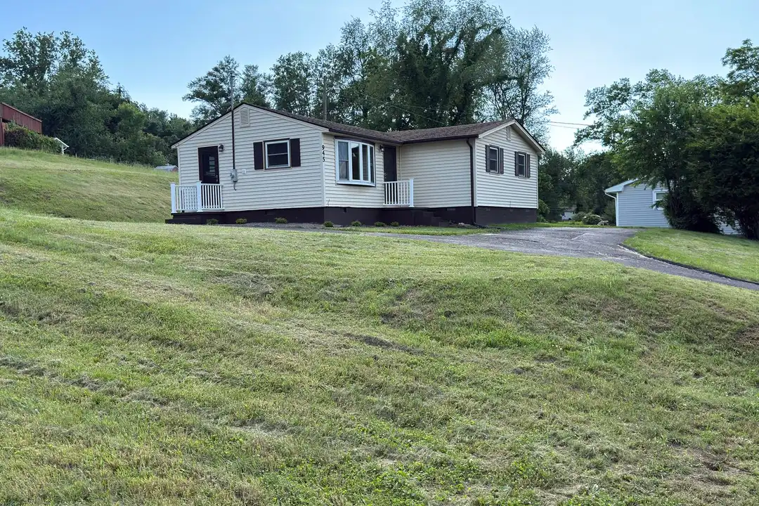 945 Depot St NE - View 2