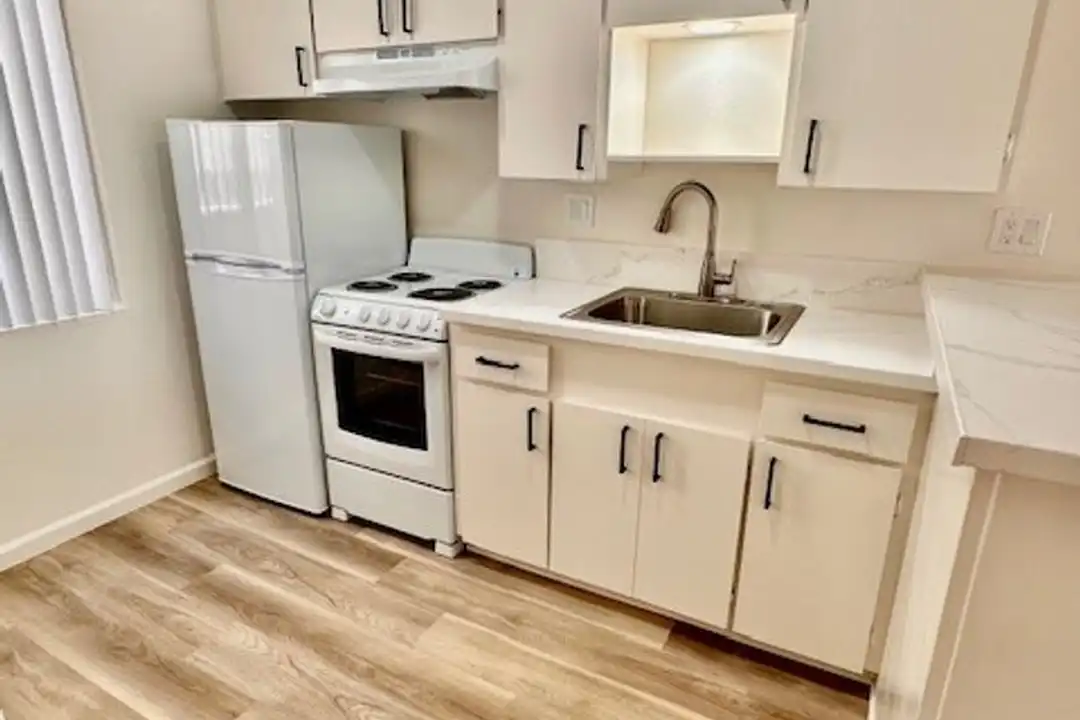 974 Thomas Ave unit 03 - View 3