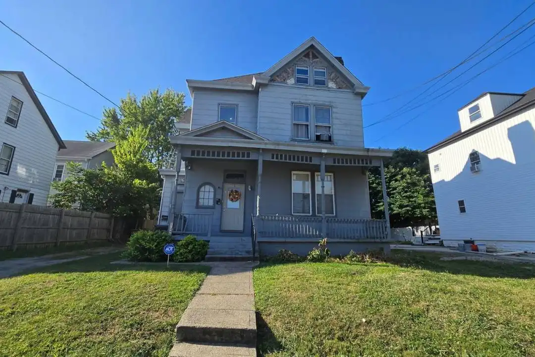 2047 Lawrence Ave unit 3 – photo 1