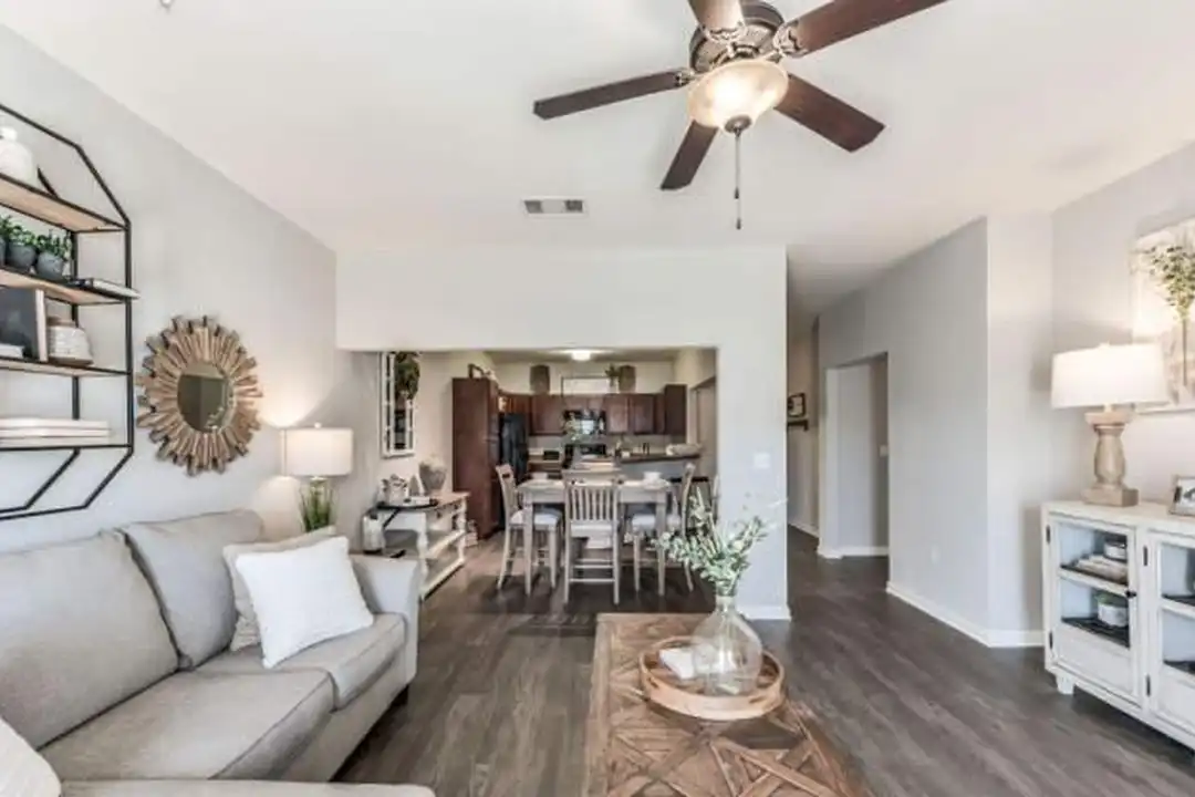 5402 FM 1488 unit 1488 # 5476 - View 2