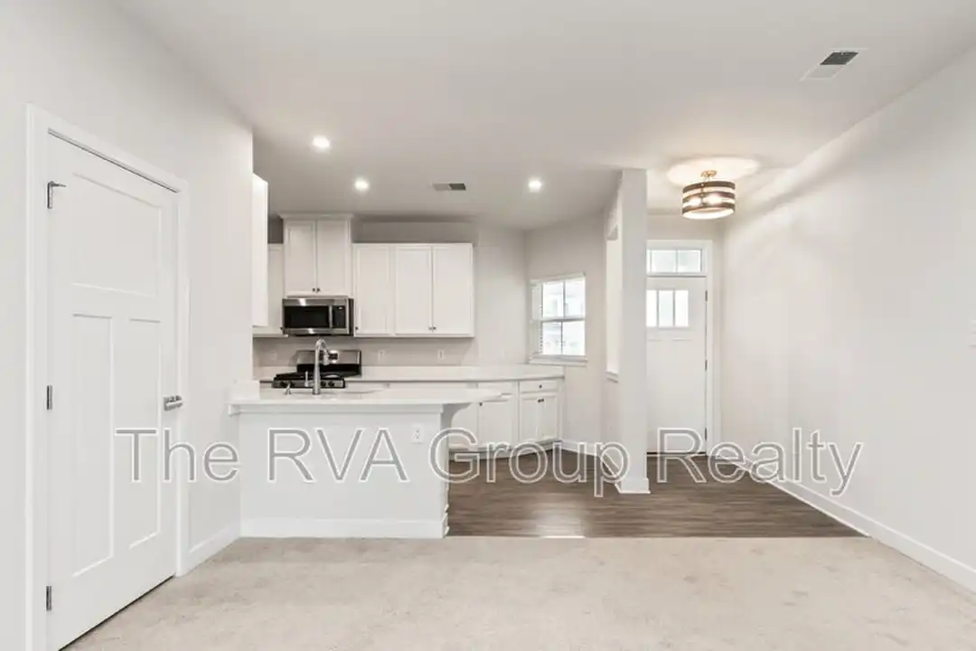 9065 Spring Green Loop - More