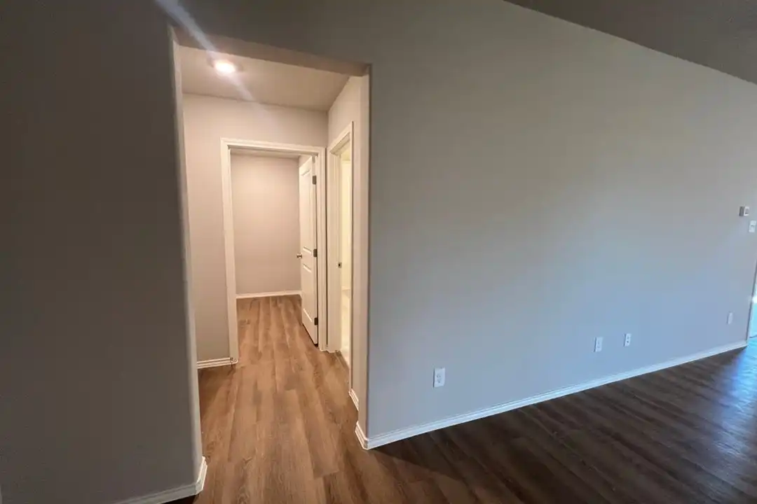 7216 E County Rd 99 - View 3