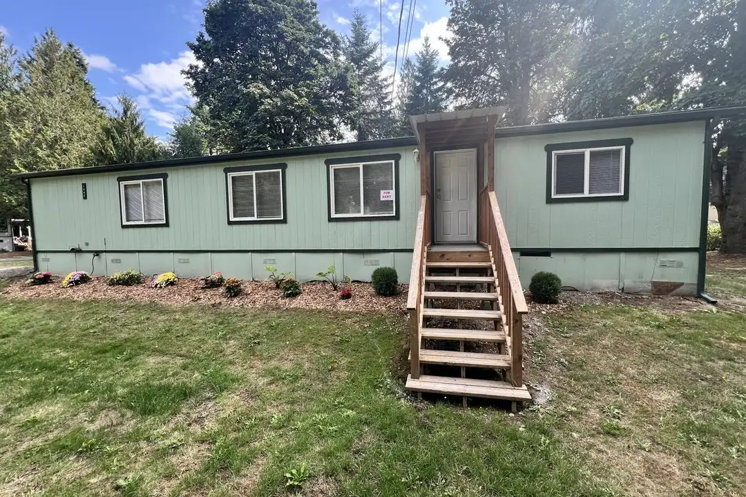 1042 Clubhouse Ln SE - View 2