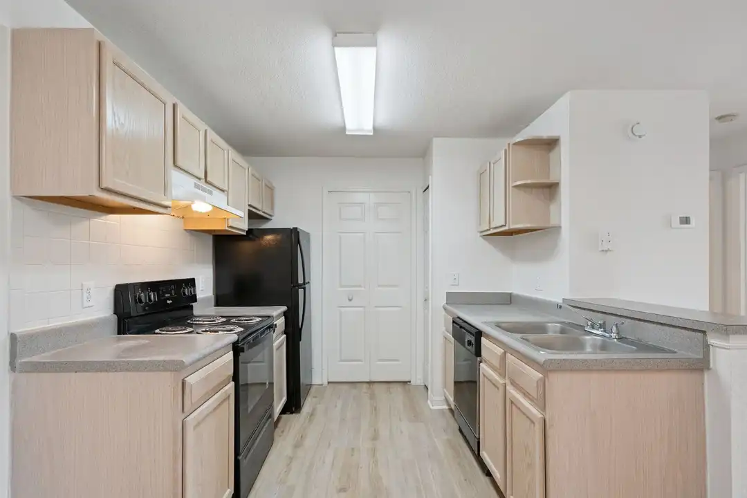 8813 Latrec Ave – pohled 6