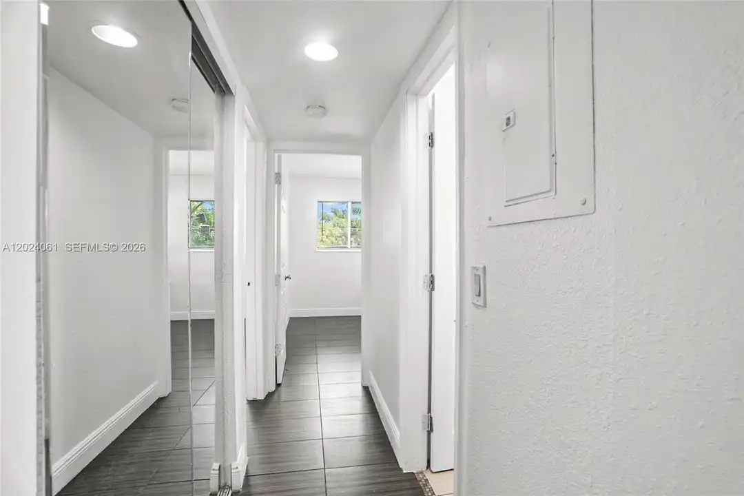 37 SW 14th St #10 - More