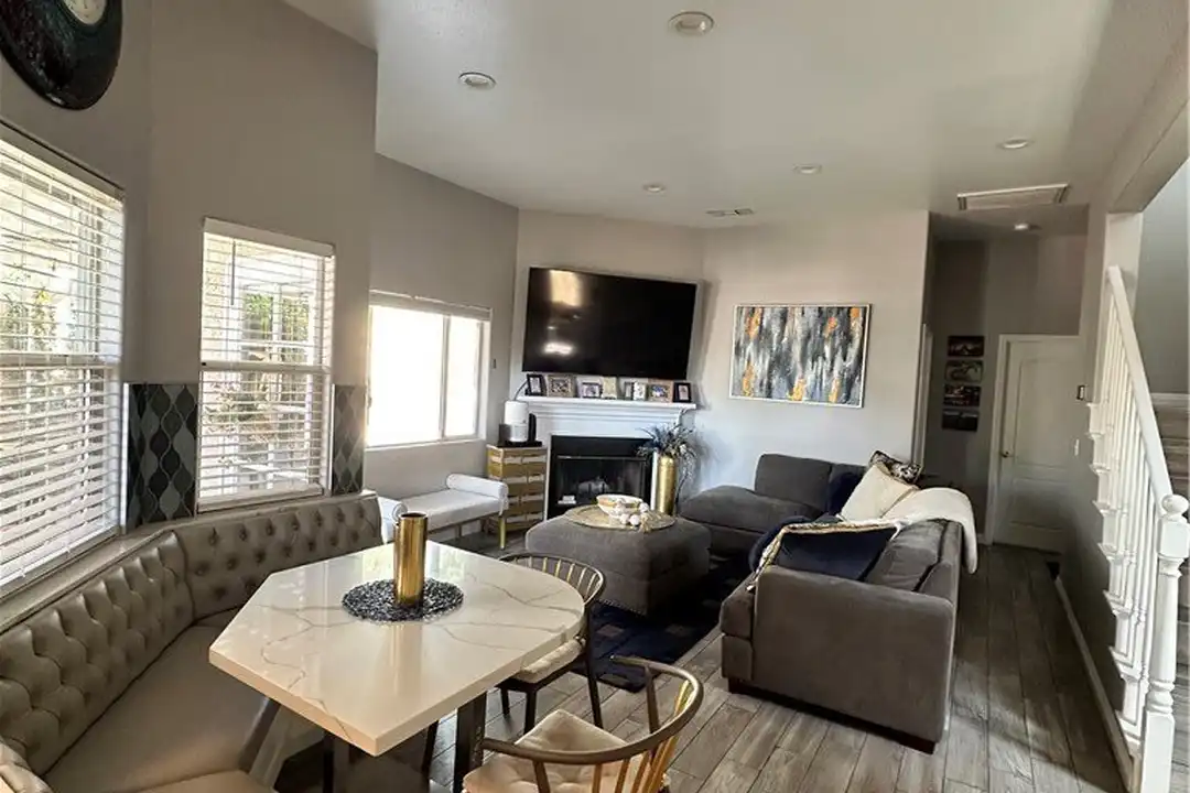 495 Woodbluff Ave - More