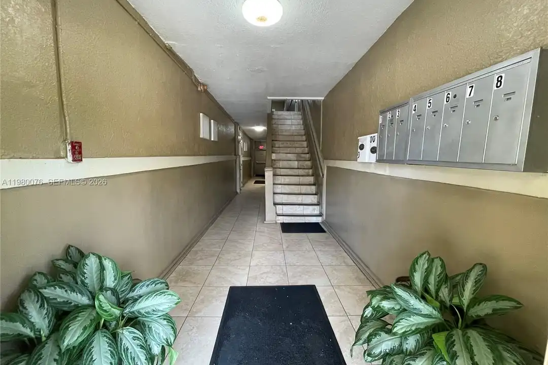 Apartment in Miami - View 5