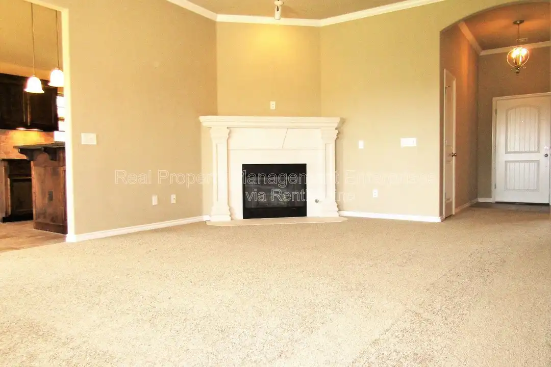 House in Edmond - More