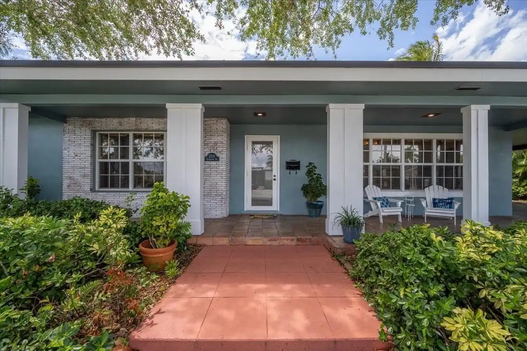 2201 N Lakeside Dr - View 2