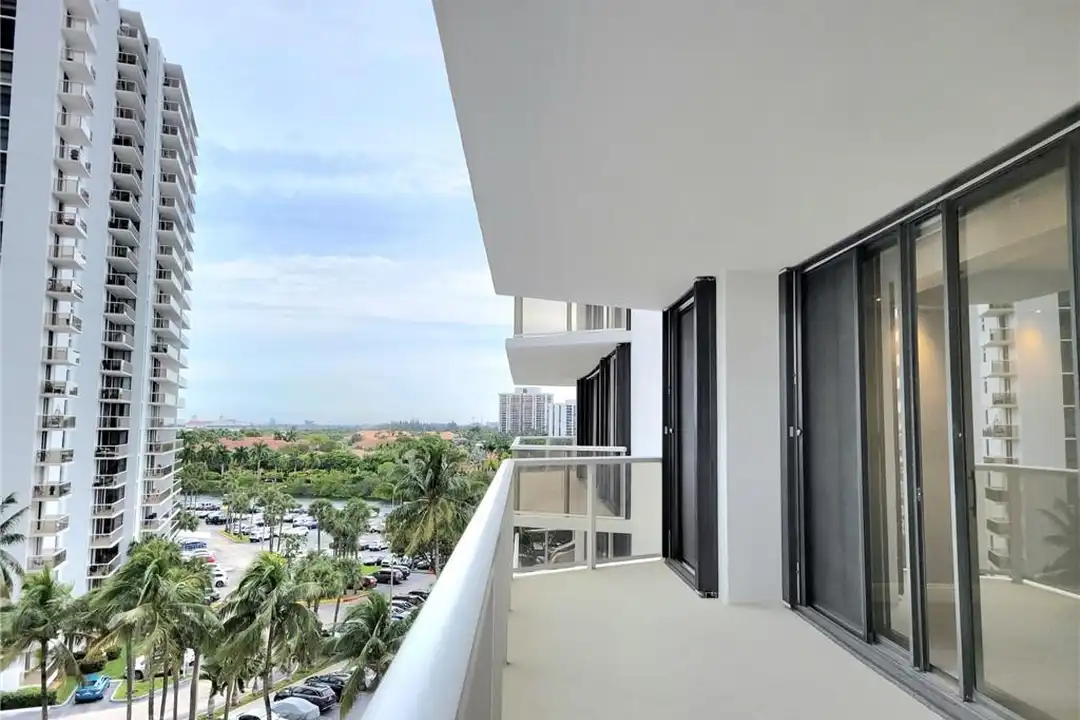 20281 E Country Club Dr unit 503 - View 4