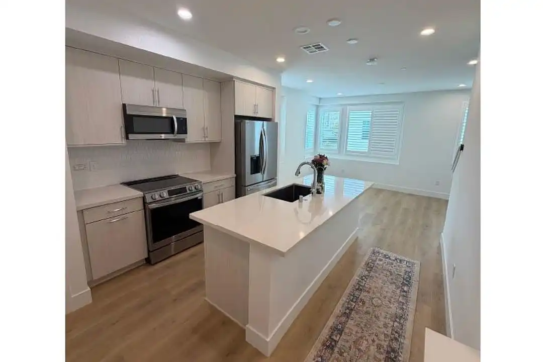 1753 Capulet Dr - View 3