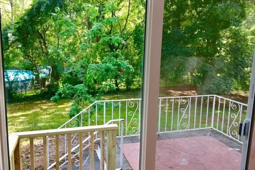 52 Gordon Pl - More