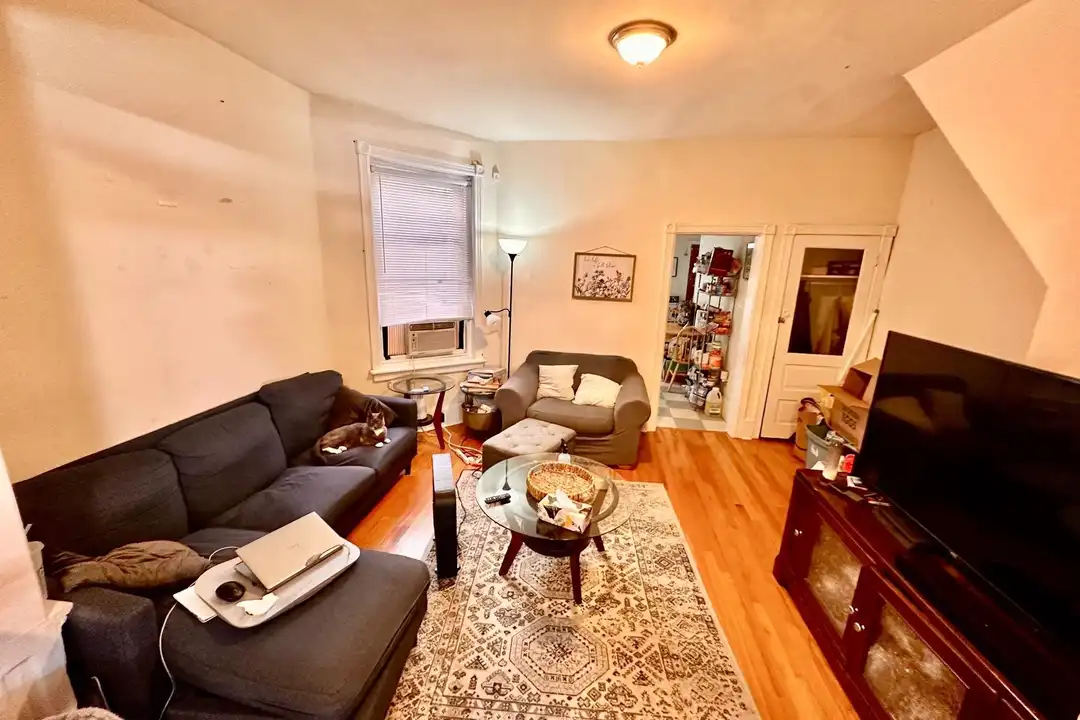 446 W Earlham Ter - View 4