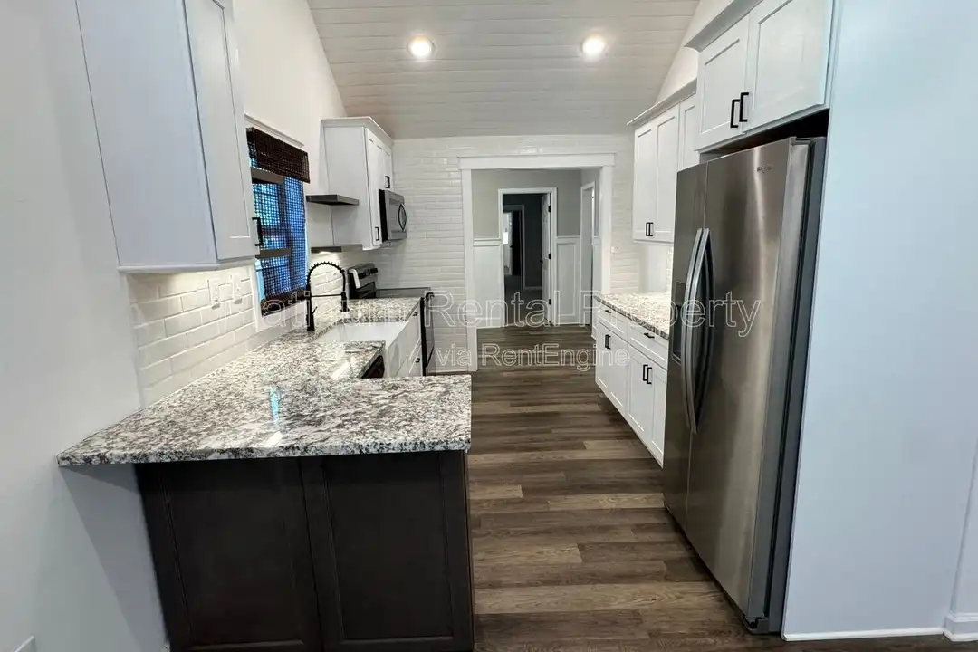 1872 Cannon St - More