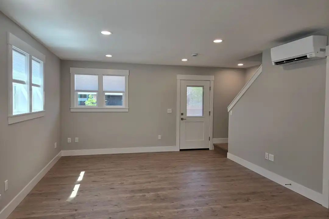 9136 N Portsmouth Ave unit Unit B - View 2