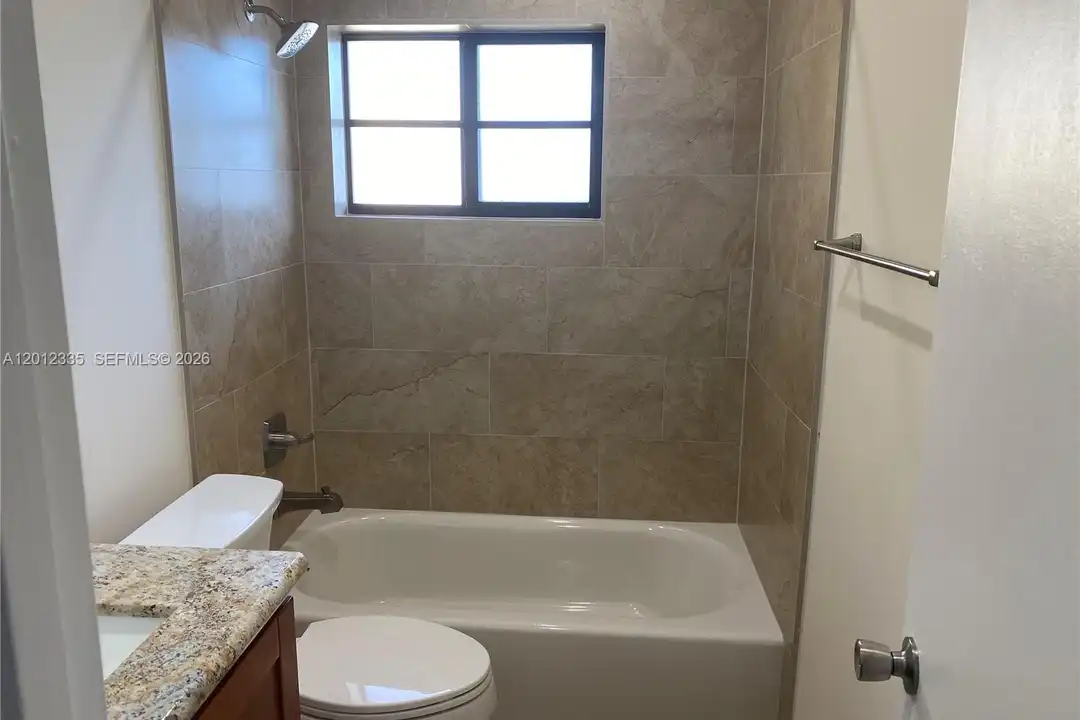 Apartment in Miami - View 5
