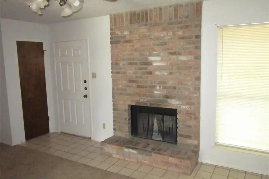 1904 Yaupon Trail unit B - View 2