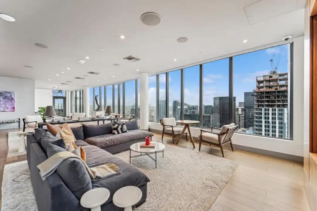 2510 6th Ave - More