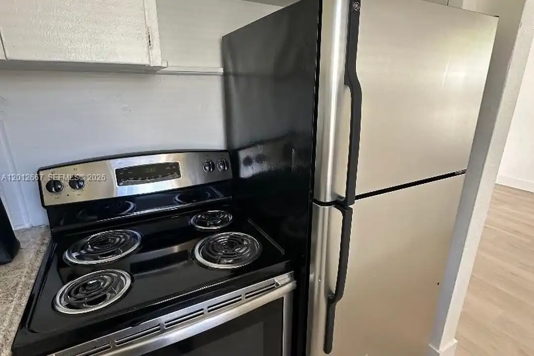 1956 Lincoln St #6 - More