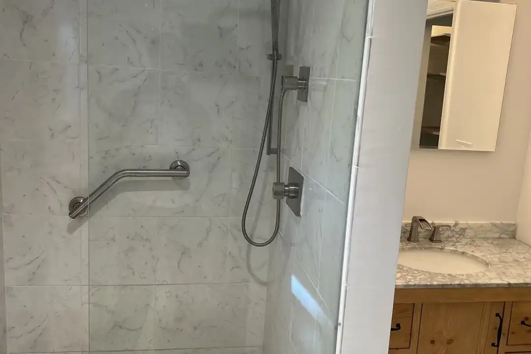 3992 College Ave - More