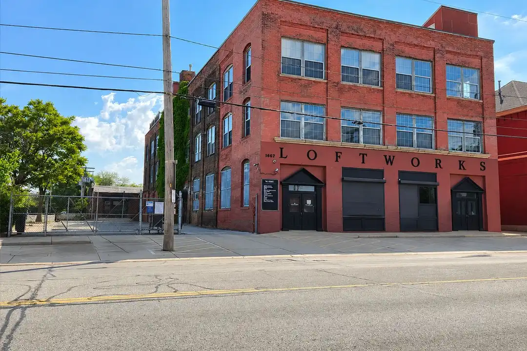 1667 E 40th St unit 3G – photo 1