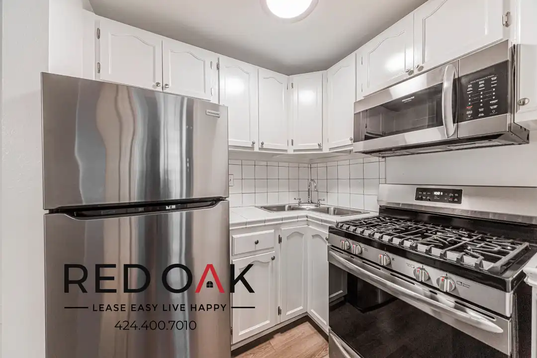 1032 Normandie Ave - View 2