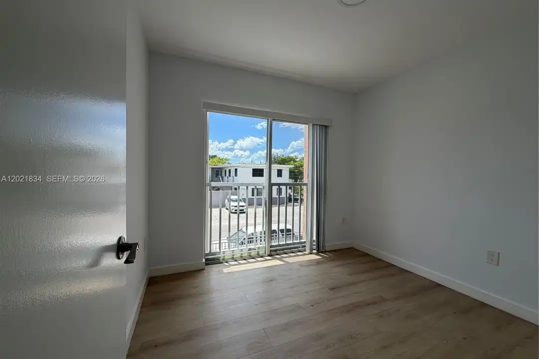717 SW 11th Ave #204 - View 5