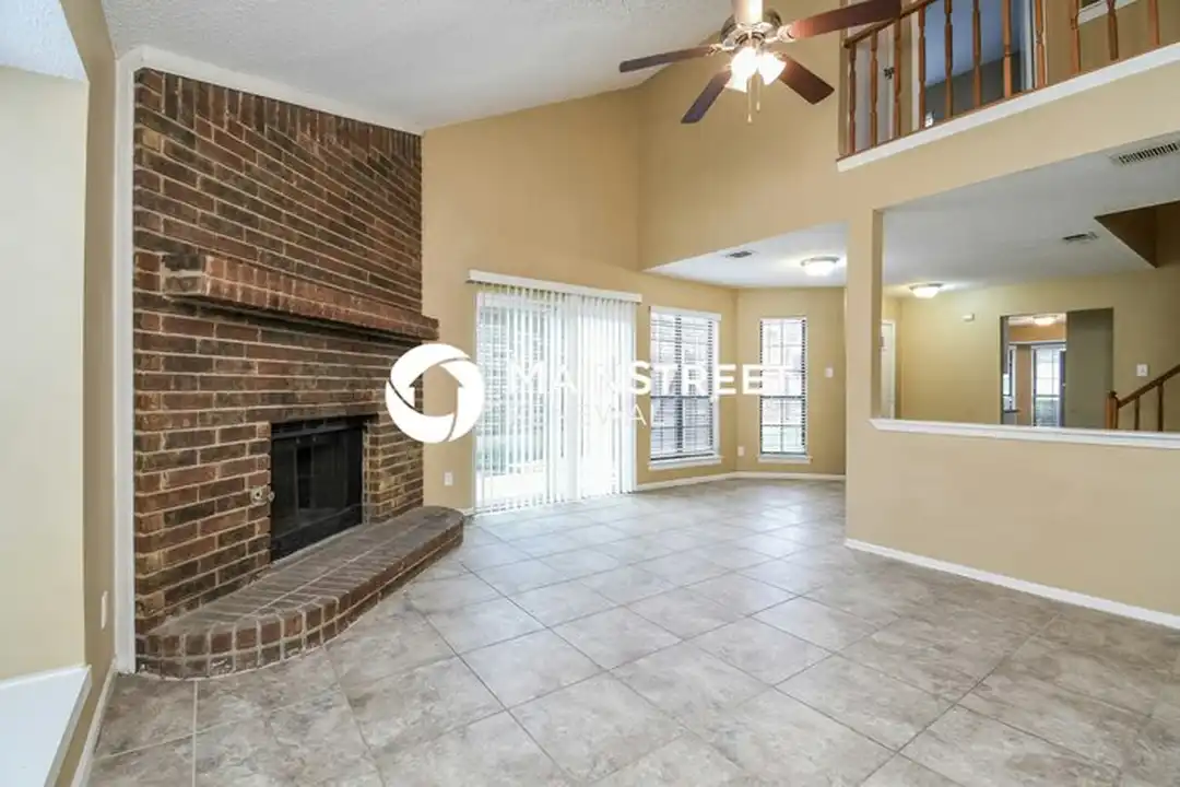 House in Grand Prairie - More