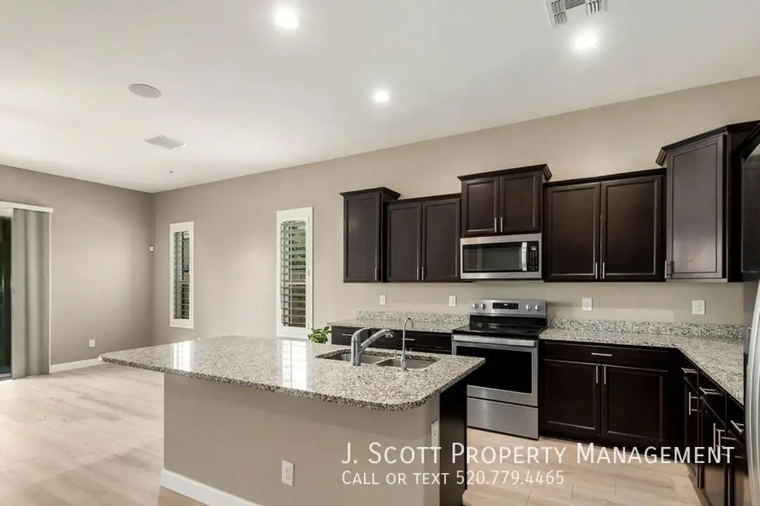1255 N Arizona Ave - View 4