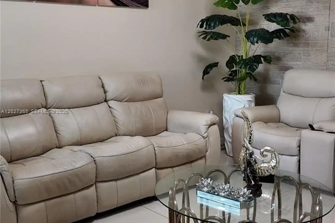 Apartment in Homestead - View 5