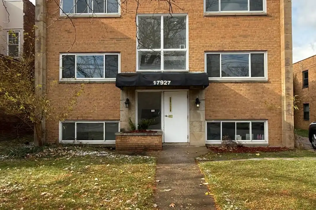 17927 Lakeshore Blvd unit 102 – photo 1
