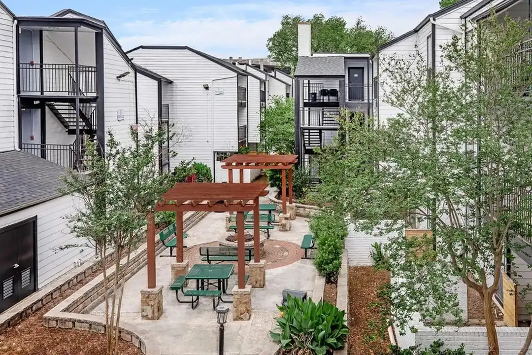 Apartment in Houston - More