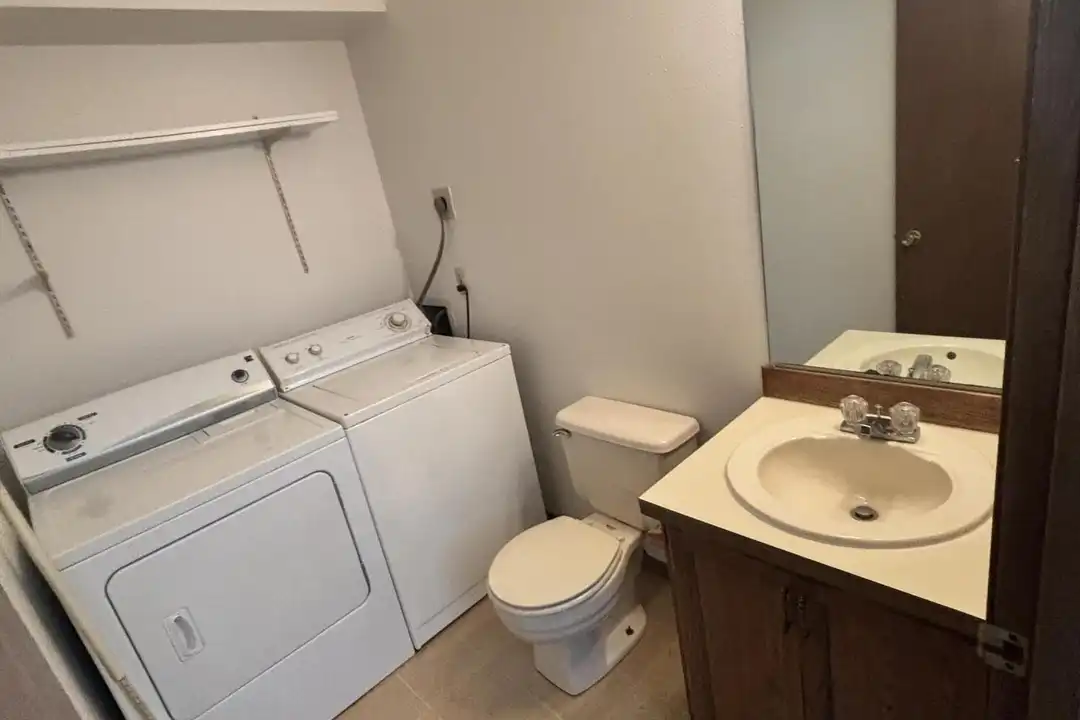 2733 W 69th Ave - View 4